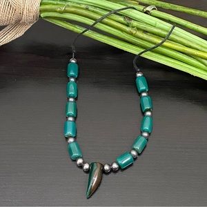 Green Gemstone Bead Tooth-Shaped Pendant Cord Nec… - image 1